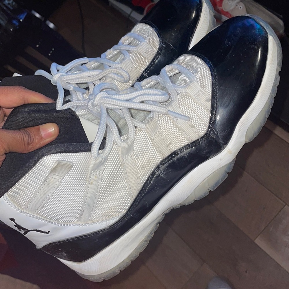 They are a little worn but nothing a good cleaning can’t fix